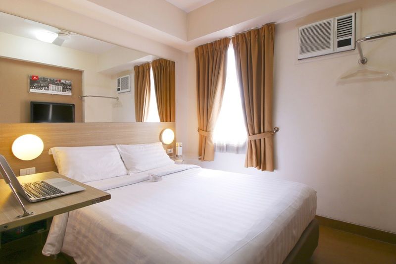 Готель Red Planet Makati Avenue Manila Makati City Екстер'єр фото