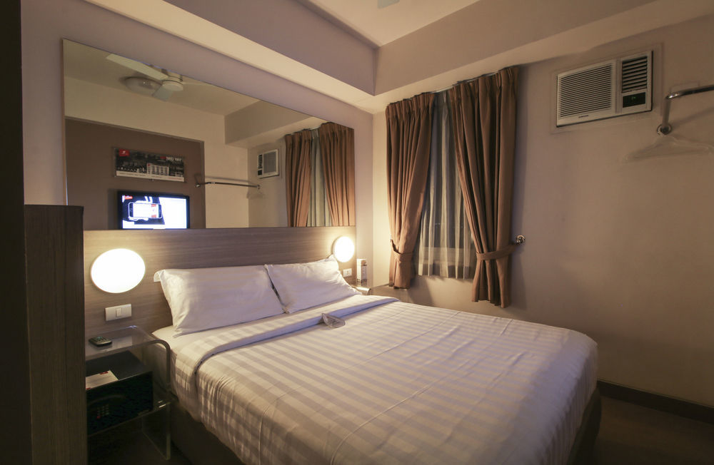 Готель Red Planet Makati Avenue Manila Makati City Екстер'єр фото